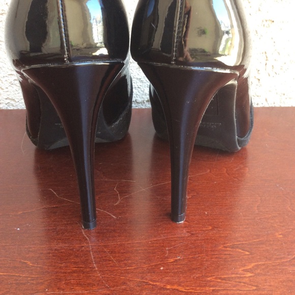 Black Peep Toe Pumps Size 7W - Picture 6 of 6
